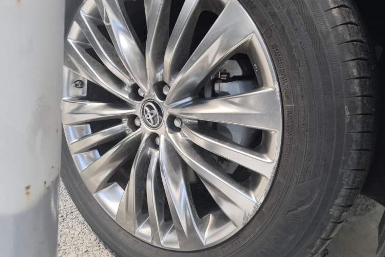 Used Toyota Highlander 2022 Dual-Engine 2.5L Four-Wheel Drive Prestige Version 7 Seats Right Front Wheel Hub