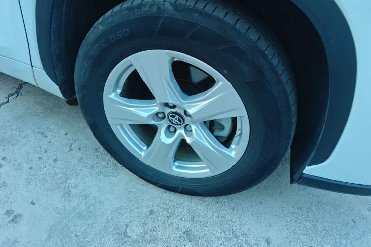 Used Toyota Highlander 2022 Dual-Engine 2.5L Two-Wheel Drive Elite Edition 5 Seats Right Front Wheel Hub