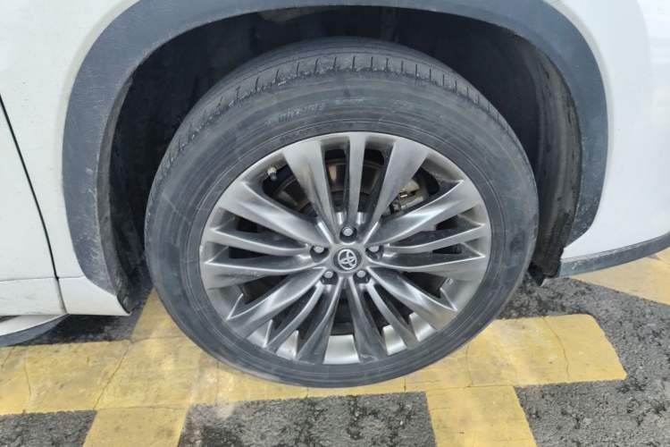 Used Toyota Highlander 2022 Dual-Engine 2.5L Four-Wheel Drive Prestige Version 7 Seats Right Front Wheel Hub
