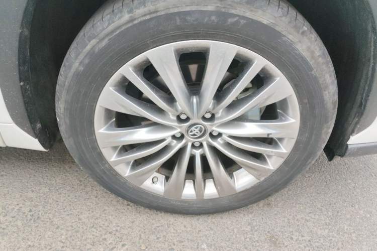 Used Toyota Highlander 2022 Dual-Engine 2.5L Four-Wheel Drive Prestige Version 7 Seats Right Front Wheel Hub