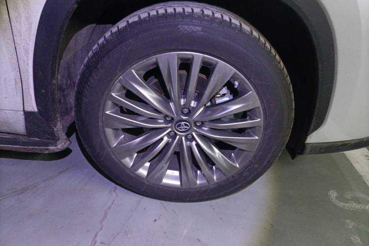 Used Toyota Highlander 2022 Dual-Engine 2.5L Four-Wheel Drive Supreme Edition 7-Seater Right Front Wheel Hub