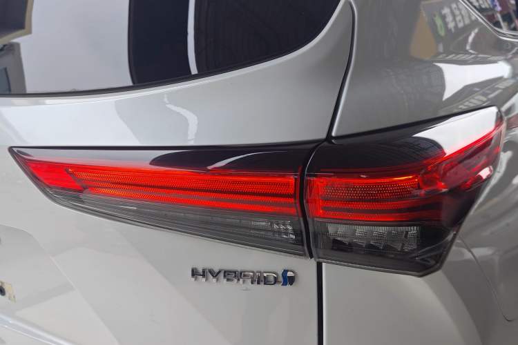 Used Toyota Highlander 2022 Dual-Engine 2.5L Four-Wheel Drive Prestige Version 7 Seats Right Rear Taillight