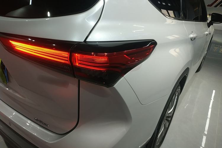 Used Toyota Highlander 2022 Dual-Engine 2.5L Four-Wheel Drive Prestige Version 7 Seats Right Rear Taillight