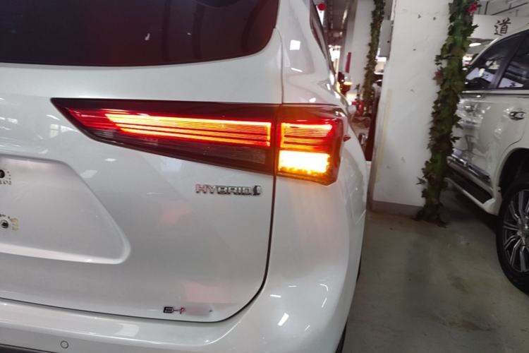 Used Toyota Highlander 2022 Dual-Engine 2.5L Four-Wheel Drive Prestige Version 7 Seats Right Rear Taillight