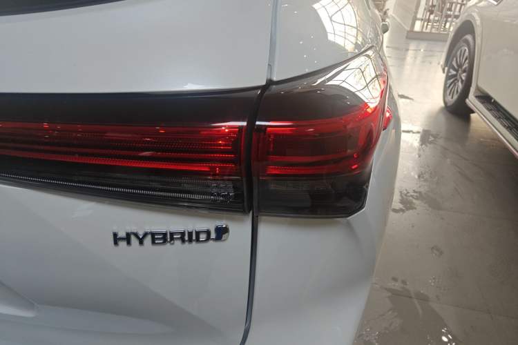 Used Toyota Highlander 2022 Dual-Engine 2.5L Four-Wheel Drive Prestige Version 7 Seats Right Rear Taillight