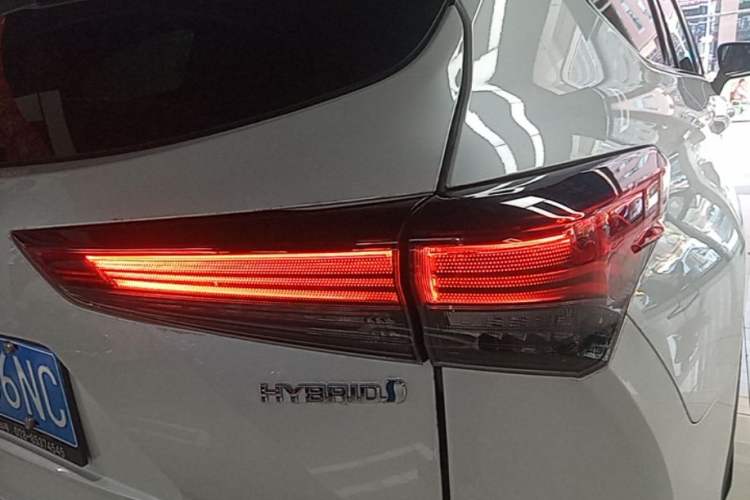 Used Toyota Highlander 2022 Dual-Engine 2.5L Four-Wheel Drive Supreme Edition 7-Seater Right Rear Taillight