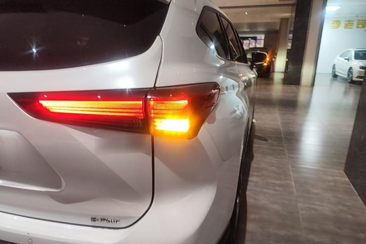 Used Toyota Highlander 2022 Dual-Engine 2.5L Four-Wheel Drive Prestige Version 7 Seats Right Rear Taillight