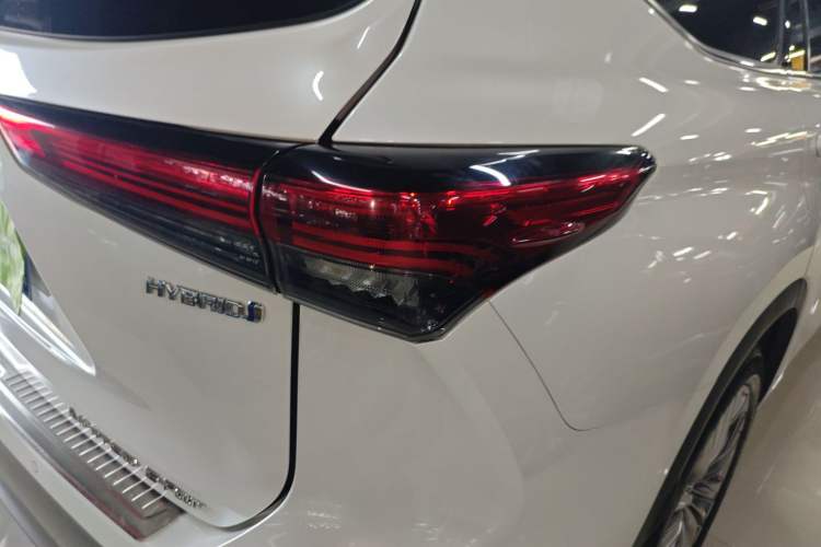 Used Toyota Highlander 2022 Dual-Engine 2.5L Four-Wheel Drive Supreme Edition 7-Seater Right Rear Taillight