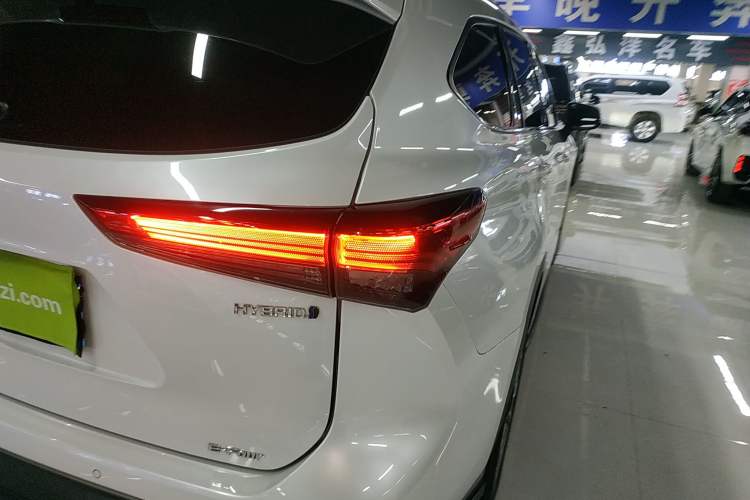 Used Toyota Highlander 2022 Dual-Engine 2.5L Four-Wheel Drive Prestige Version 7 Seats Right Rear Taillight