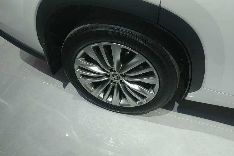 Used Toyota Highlander 2022 Dual-Engine 2.5L Four-Wheel Drive Prestige Version 7 Seats Right Rear Wheel Hub