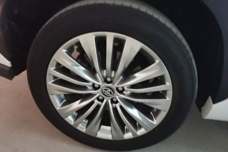Used Toyota Highlander 2022 Dual-Engine 2.5L Four-Wheel Drive Prestige Version 7 Seats Right Rear Wheel Hub