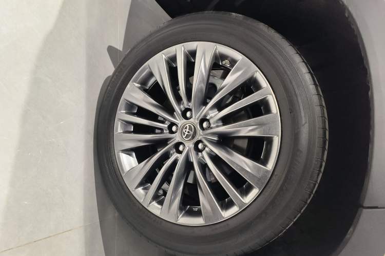 Used Toyota Highlander 2022 Dual-Engine 2.5L Four-Wheel Drive Prestige Version 7 Seats Right Rear Wheel Hub