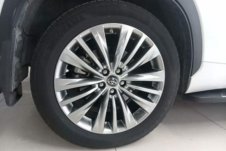 Used Toyota Highlander 2022 Dual-Engine 2.5L Four-Wheel Drive Supreme Edition 7-Seater Right Rear Wheel Hub