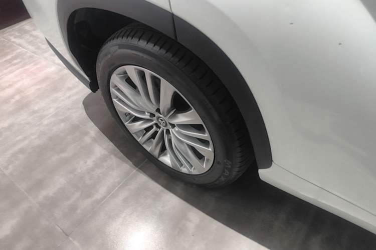 Used Toyota Highlander 2022 Dual-Engine 2.5L Four-Wheel Drive Prestige Version 7 Seats Right Rear Wheel Hub
