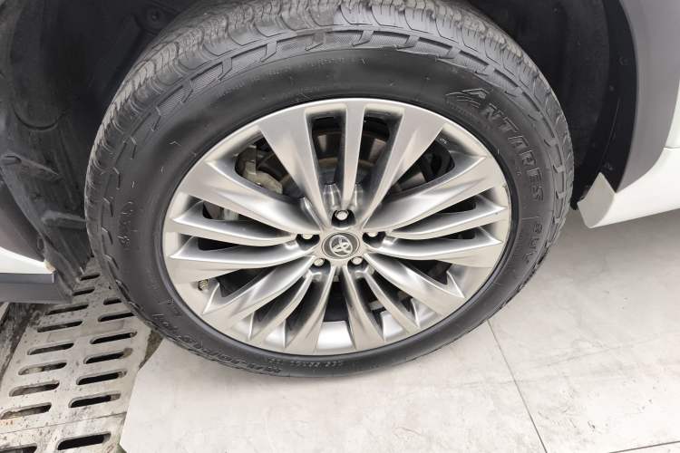 Used Toyota Highlander 2022 Dual-Engine 2.5L Four-Wheel Drive Prestige Version 7 Seats Right Rear Wheel Hub