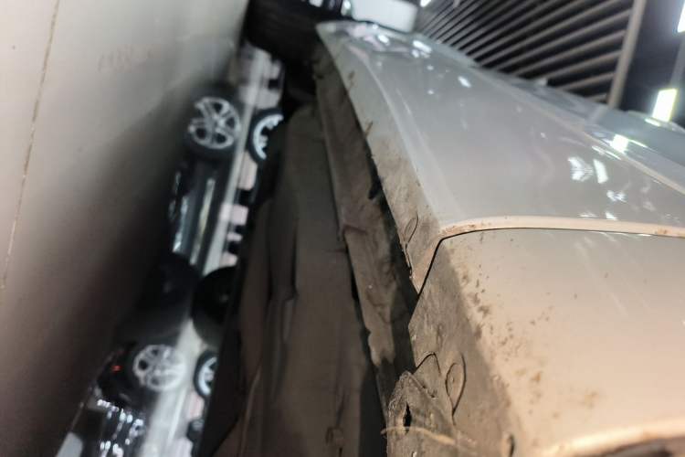 Used Toyota Highlander 2022 Dual-Engine 2.5L Four-Wheel Drive Prestige Version 7 Seats Right Side Sill