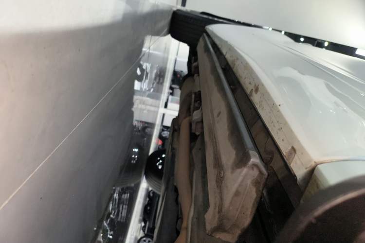 Used Toyota Highlander 2022 Dual-Engine 2.5L Four-Wheel Drive Prestige Version 7 Seats Right Side Sill
