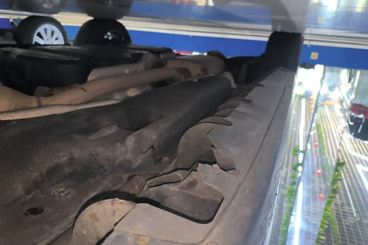 Used Toyota Highlander 2022 Dual-Engine 2.5L Four-Wheel Drive Prestige Version 7 Seats Right Side Sill