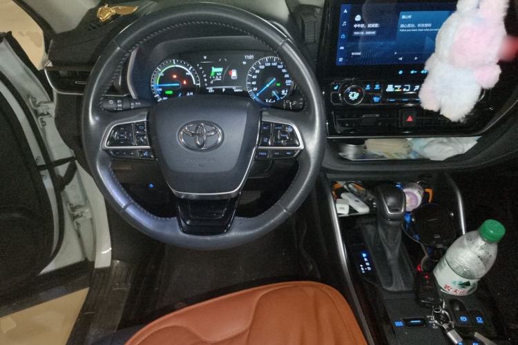 Used Toyota Highlander 2022 Dual-Engine 2.5L Four-Wheel Drive Prestige Version 7 Seats Steering Wheel