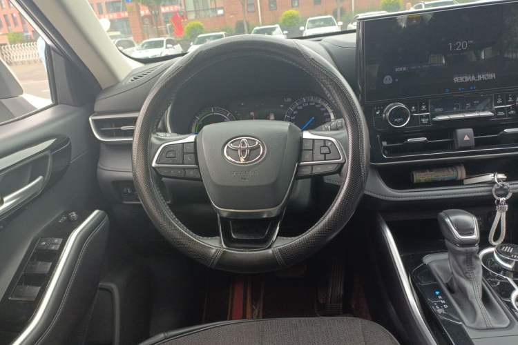 Used Toyota Highlander 2022 Dual-Engine 2.5L Four-Wheel Drive Prestige Version 7 Seats Steering Wheel