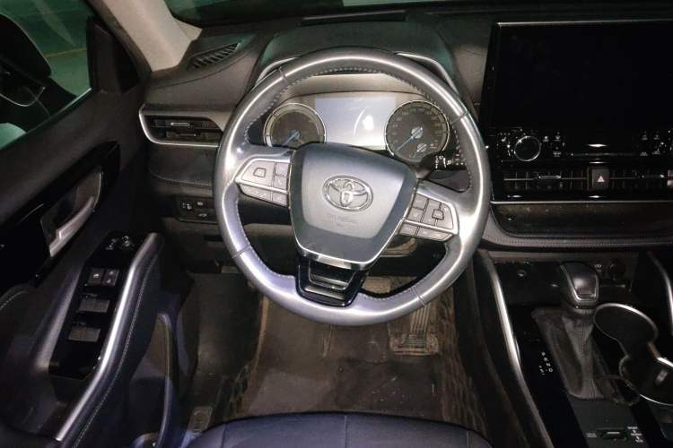 Used Toyota Highlander 2022 Dual-Engine 2.5L Four-Wheel Drive Prestige Version 7 Seats Steering Wheel