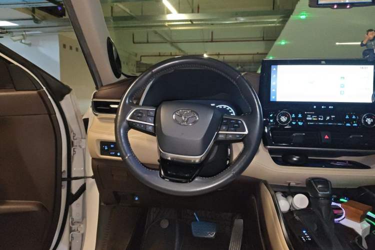 Used Toyota Highlander 2022 Dual-Engine 2.5L Four-Wheel Drive Supreme Edition 7-Seater Steering Wheel