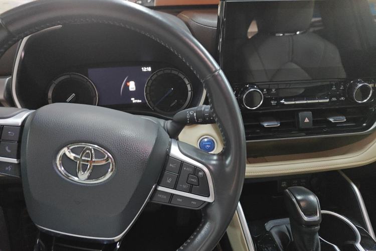 Used Toyota Highlander 2022 Dual-Engine 2.5L Four-Wheel Drive Prestige Version 7 Seats Steering Wheel