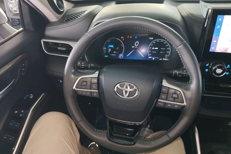 Used Toyota Highlander 2022 Dual-Engine 2.5L Four-Wheel Drive Prestige Version 7 Seats Steering Wheel