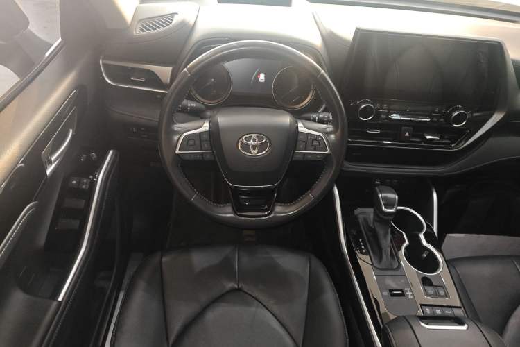Used Toyota Highlander 2022 Dual-Engine 2.5L Four-Wheel Drive Prestige Version 7 Seats Steering Wheel