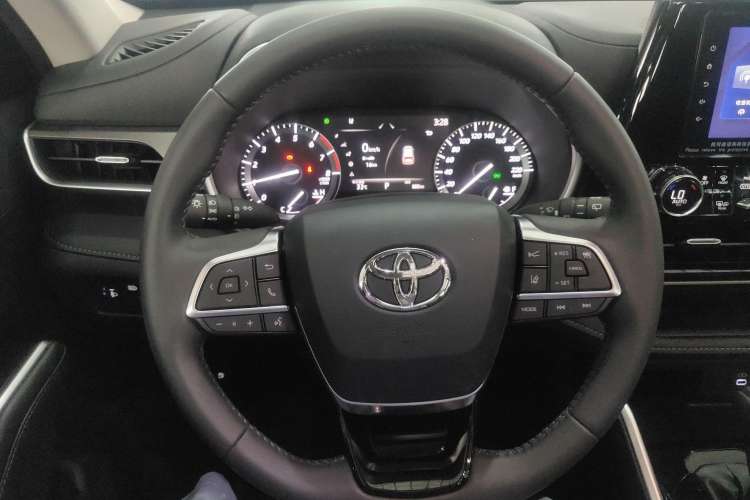 Used Toyota Highlander 2022 380T 4x4 Luxury Edition 7 Seats Steering Wheel