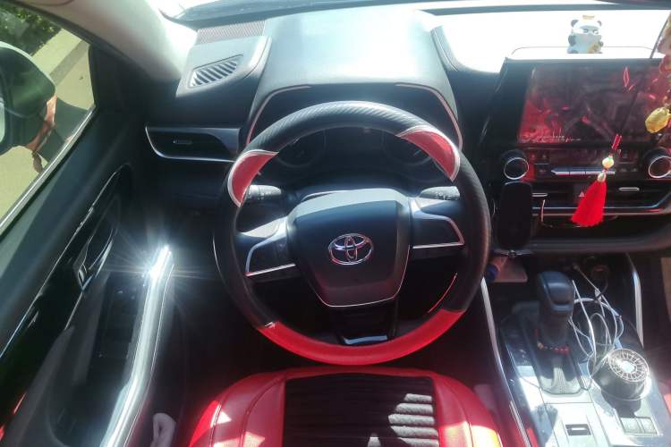 Used Toyota Highlander 2022 Dual-Engine 2.5L 4x4 Elite Edition 7-Seater Steering Wheel