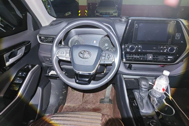Used Toyota Highlander 2022 380T 4x4 Luxury Edition 7 Seats Steering Wheel