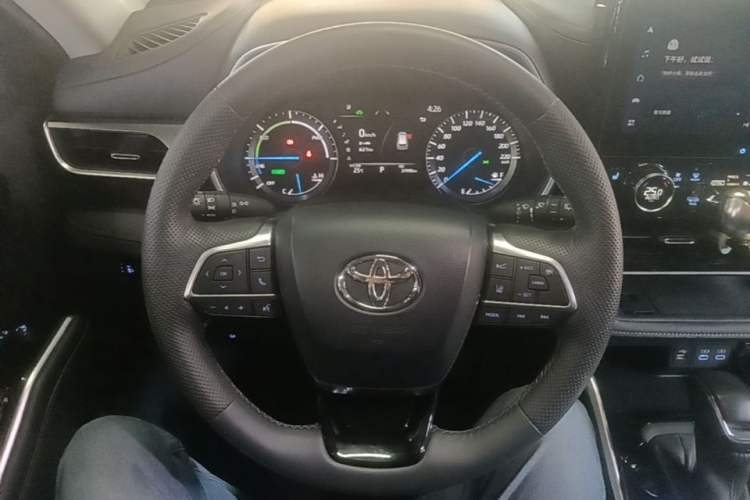 Used Toyota Highlander 2022 Dual-Engine 2.5L Four-Wheel Drive Prestige Version 7 Seats Steering Wheel