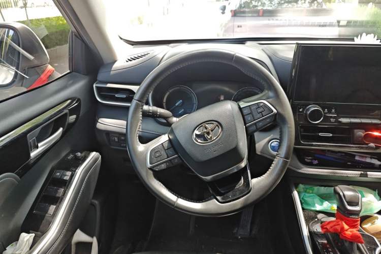 Used Toyota Highlander 2022 Dual-Engine 2.5L Four-Wheel Drive Prestige Version 7 Seats Steering Wheel