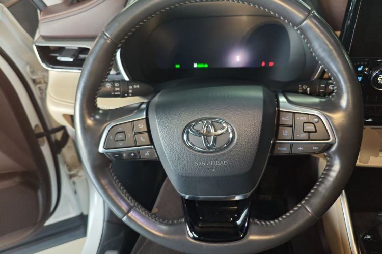 Used Toyota Highlander 2022 Dual-Engine 2.5L Four-Wheel Drive Supreme Edition 7-Seater Steering Wheel