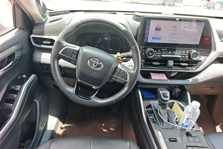 Used Toyota Highlander 2022 Dual-Engine 2.5L Four-Wheel Drive Supreme Edition 7-Seater Steering Wheel