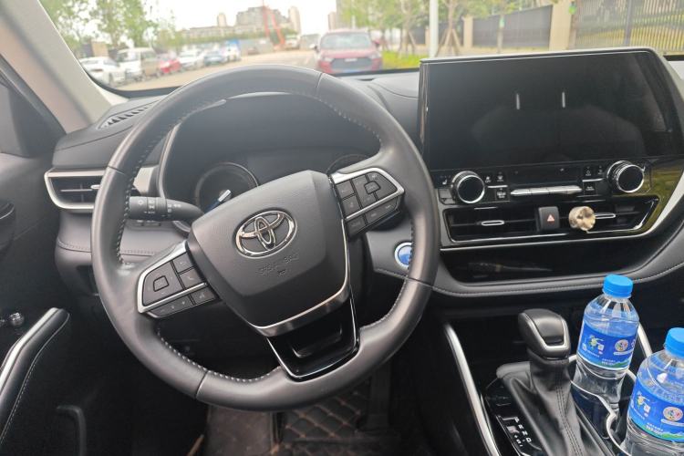 Used Toyota Highlander 2022 Dual-Engine 2.5L Four-Wheel Drive Prestige Version 7 Seats Steering Wheel
