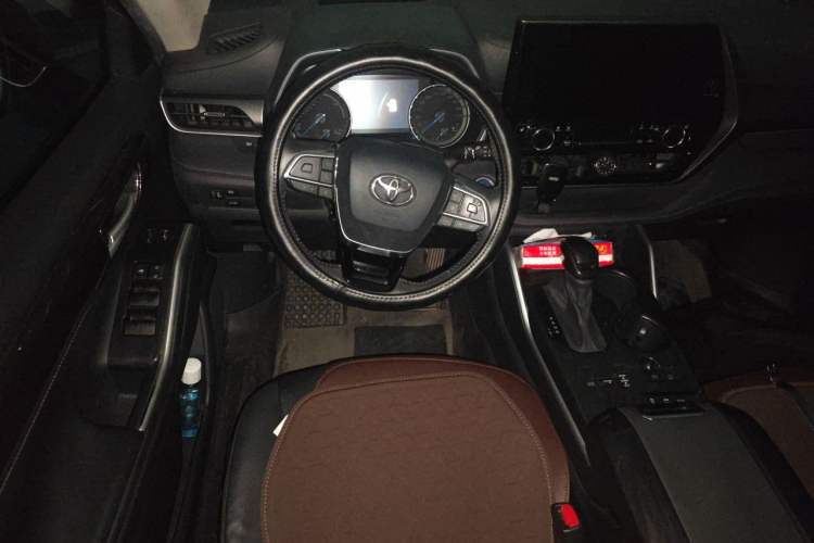 Used Toyota Highlander 2022 Dual-Engine 2.5L Four-Wheel Drive Prestige Version 7 Seats Steering Wheel