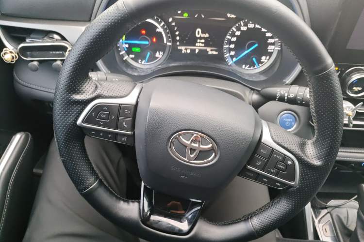 Used Toyota Highlander 2022 Dual-Engine 2.5L Four-Wheel Drive Prestige Version 7 Seats Steering Wheel