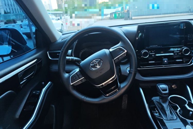 Used Toyota Highlander 2022 Dual-Engine 2.5L Two-Wheel Drive Elite Edition 5 Seats Steering Wheel