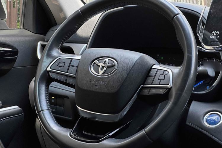 Used Toyota Highlander 2022 Dual-Engine 2.5L Four-Wheel Drive Prestige Version 7 Seats Steering Wheel