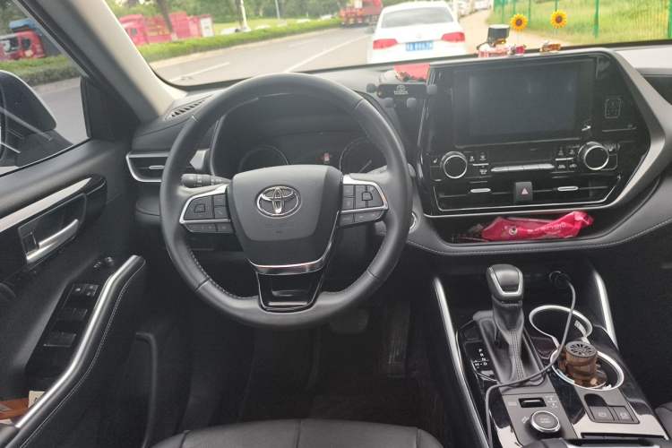 Used Toyota Highlander 2022 380T 4x4 Luxury Edition 7 Seats Steering Wheel