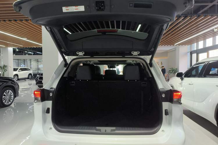 Used Toyota Highlander 2022 Dual-Engine 2.5L Four-Wheel Drive Prestige Version 7 Seats Trunk