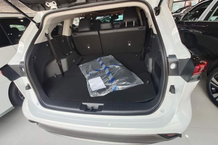 Used Toyota Highlander 2022 380T 4x4 Luxury Edition 7 Seats Trunk