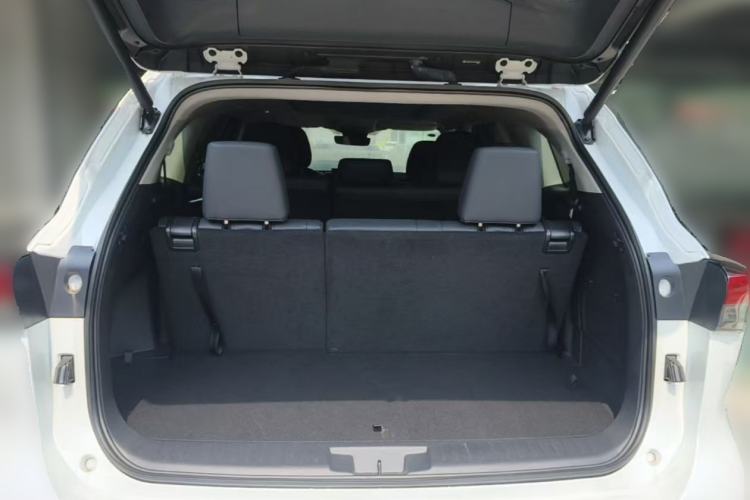 Used Toyota Highlander 2022 380T Four-Wheel Drive Prestige Edition 7-Seater Trunk
