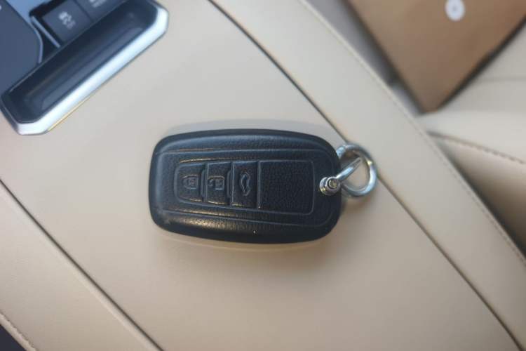 Used Toyota Highlander 2022 Dual-Engine 2.5L Four-Wheel Drive Prestige Version 7 Seats Vehicle Key