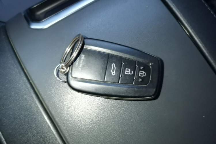 Used Toyota Highlander 2022 Dual-Engine 2.5L Four-Wheel Drive Prestige Version 7 Seats Vehicle Key