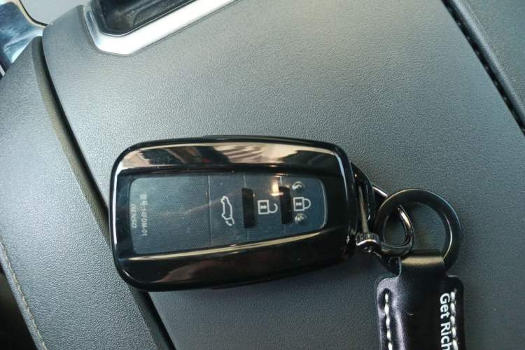 Used Toyota Highlander 2022 Dual-Engine 2.5L Four-Wheel Drive Prestige Version 7 Seats Vehicle Key
