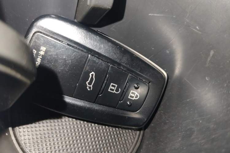 Used Toyota Highlander 2022 Dual-Engine 2.5L Four-Wheel Drive Prestige Version 7 Seats Vehicle Key