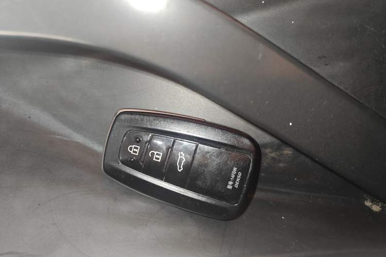 Used Toyota Highlander 2022 Dual-Engine 2.5L Four-Wheel Drive Prestige Version 7 Seats Vehicle Key